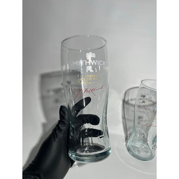 Set Of 2 Smithwicks Superior Irish Ale Pint Beer Glasses Clear 20oz 3D Embossed - Picture 3 of 11